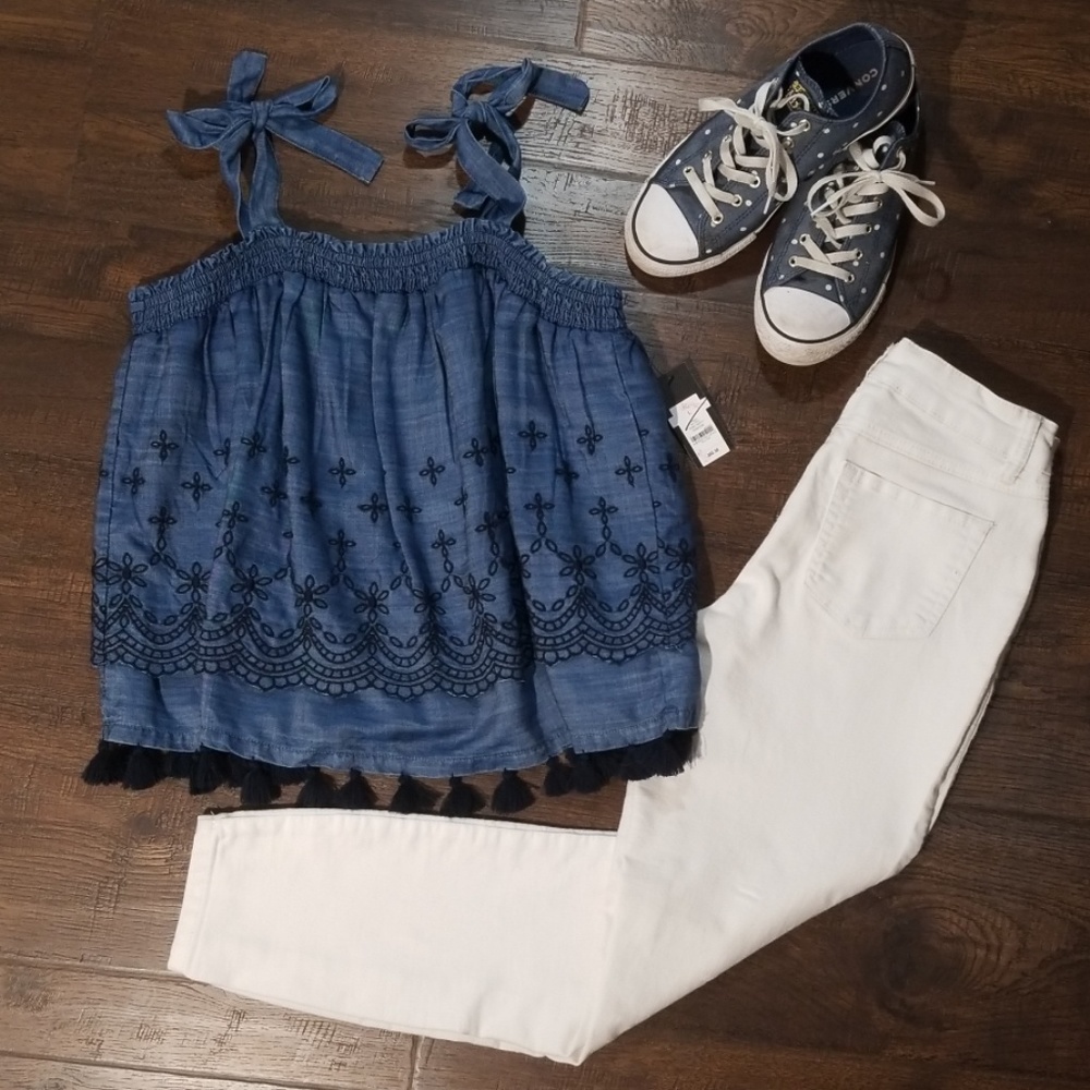 Crown & Ivy embroidered tie tank top sleeveless - Picture 2 of 4